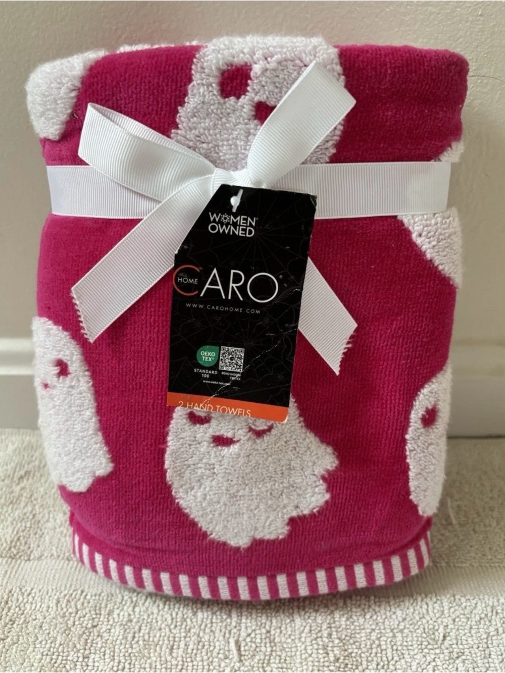 Caro Home 2 Pk. Hot Pink Ghost Hand Towels